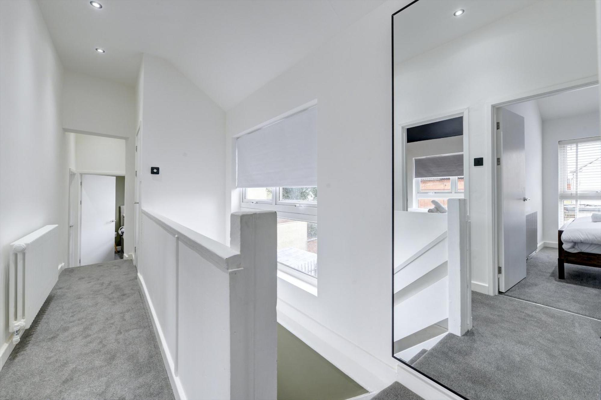 4 Bedrooms Homely House With Garden- Sleeps 9 Comfortably With 6 Comfortable Beds, Free Street Parking, Business Travellers, Contractors, & Holiday-Goers, Coventry, Near All Major Transport Links In Coventry And Motorway Exterior foto